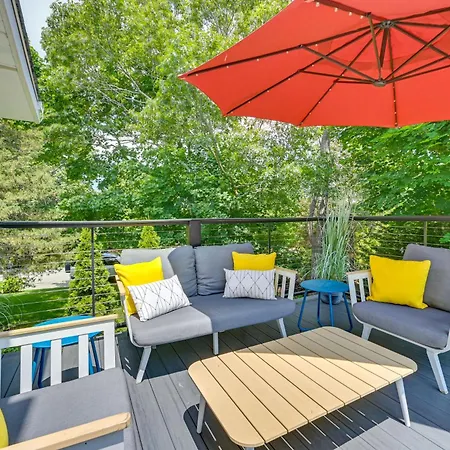 Alluring Hampton Bays Hideaway Less Than 2 Mi To Beach!